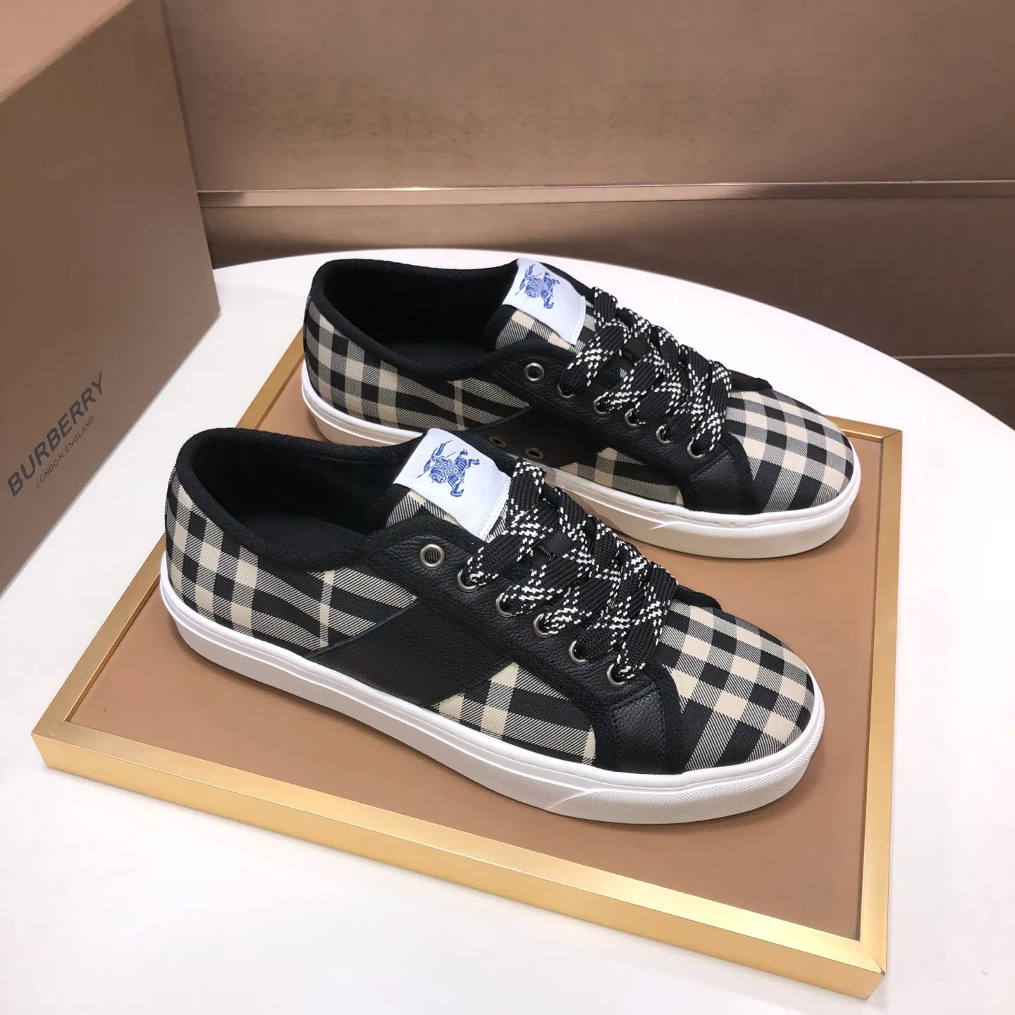 Men's shoes💰460💰【Burberry】Classic low-top sneakers｜Imported cowhide with classic plaid fabric｜Sheepskin lining｜Original outsole｜Fine workmanship and comfortable to wear Size: 38-44 (customized at 45)